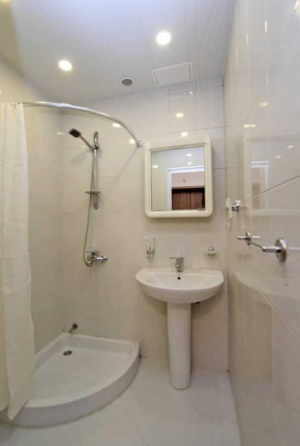 Sunny Apartment In The Center 耶烈万 外观 照片