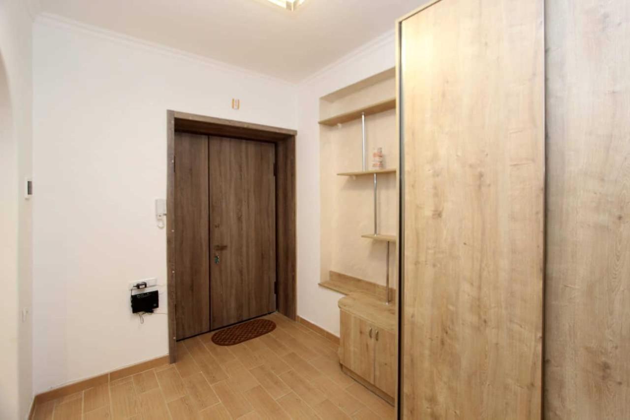 Sunny Apartment In The Center 耶烈万 外观 照片